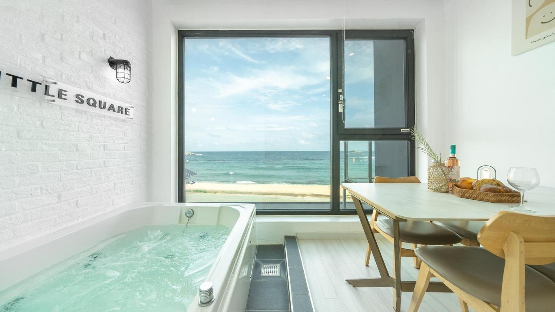 Goseong Littlesquare Oceanview Pension 외부 사진